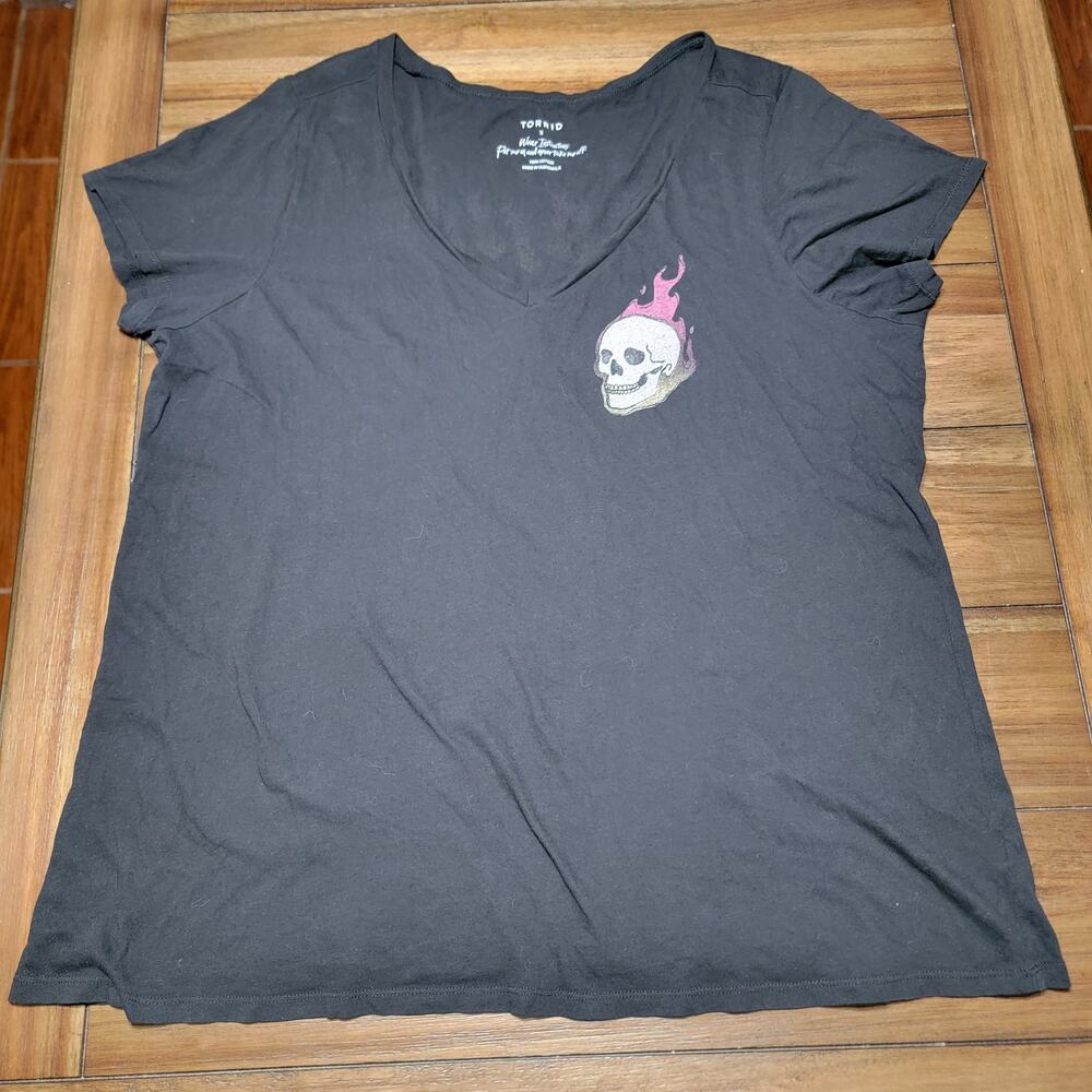 Torrid V-Neck Black Tee "Dang" Flame Skull - Size 3